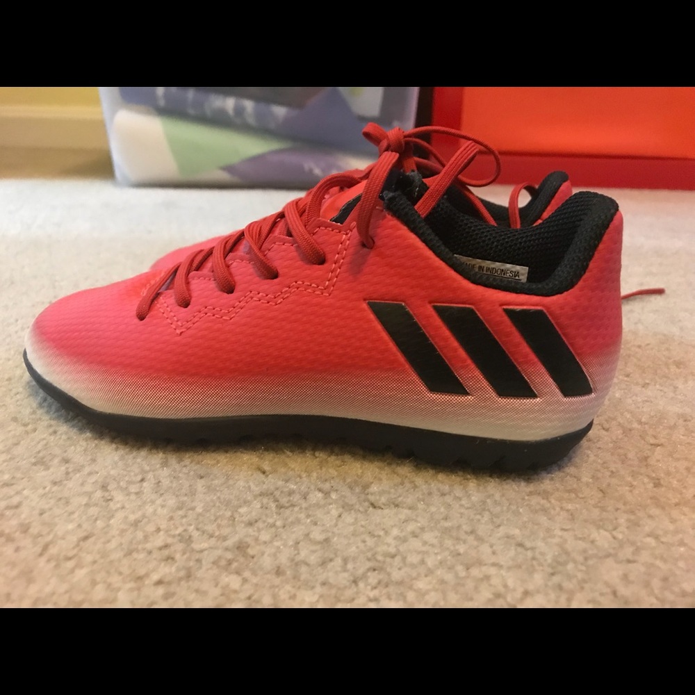 Boys Adidas JR Messi 16.3 size 11.5K